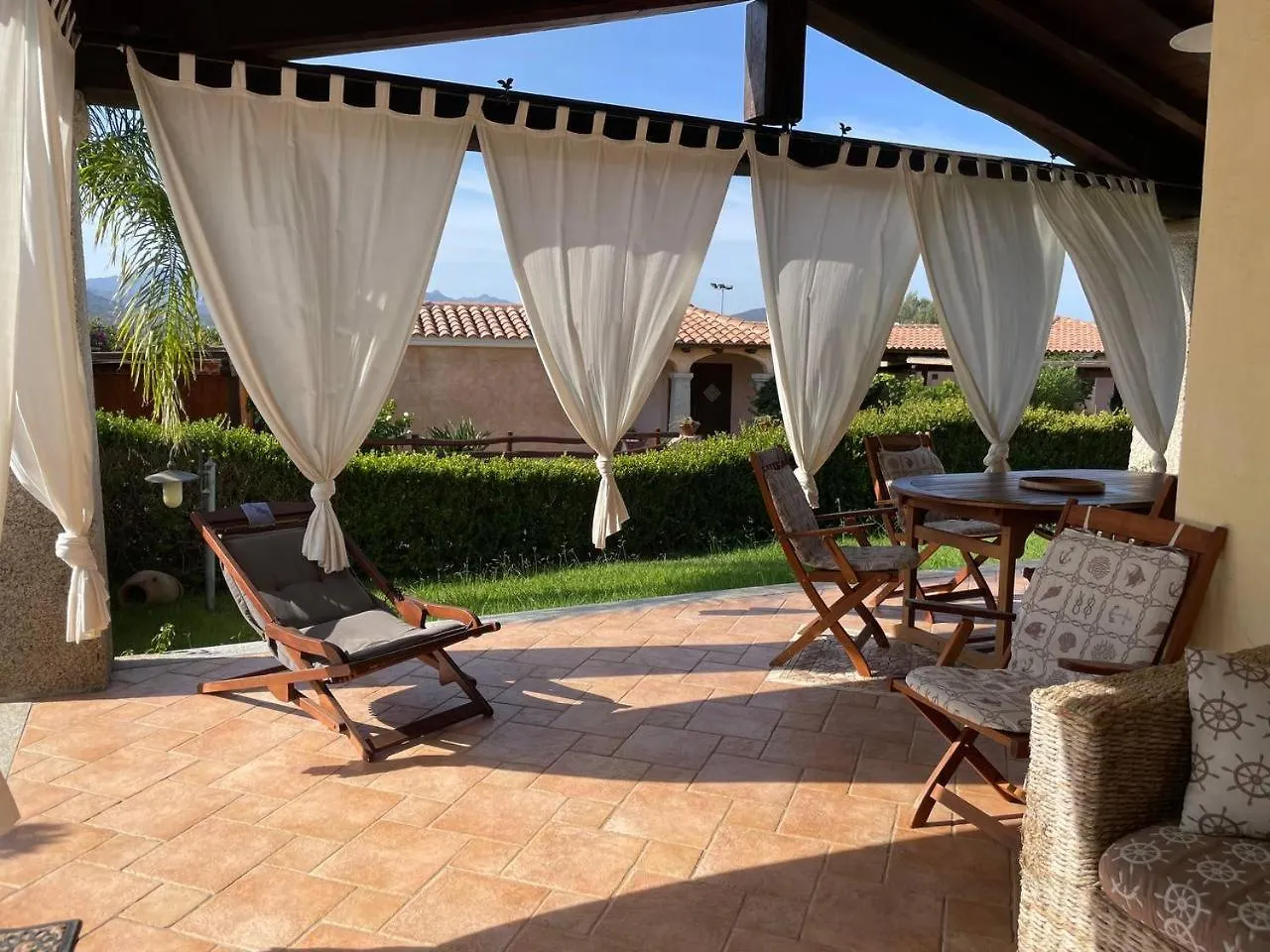 Villa Elena Piscina Privata Tanaunella 0*,
