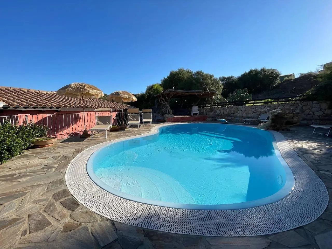 Villa Elena Piscina Privata Tanaunella Italy