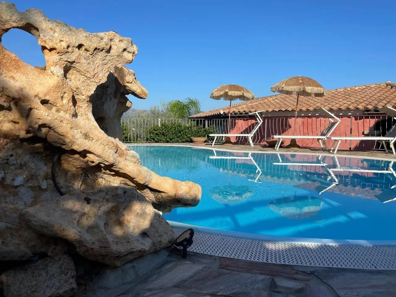 Villa Elena Piscina Privata contacts
